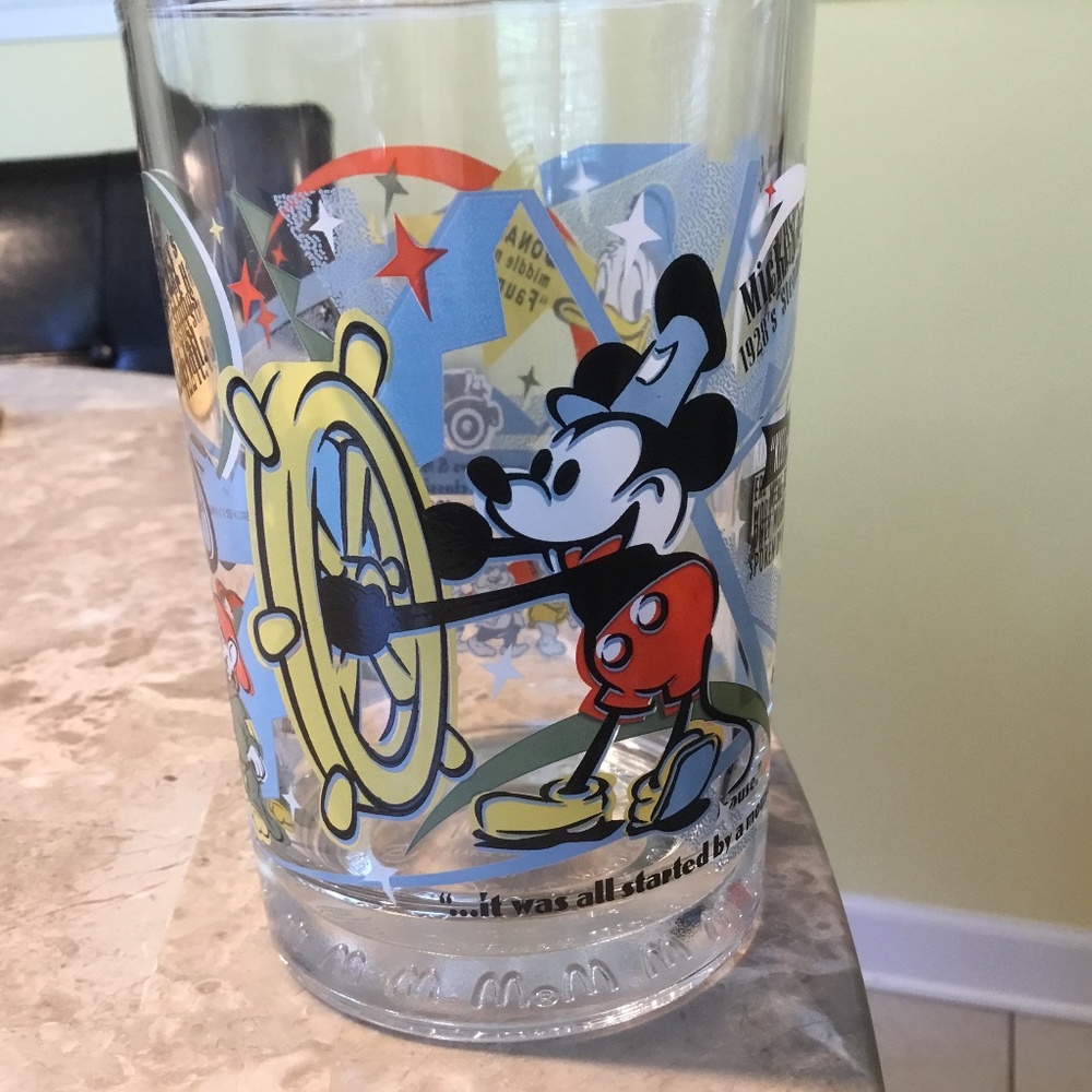 Walt Disney 100 years of Magic Glass (McDonald’s) - Picture 5 of 8